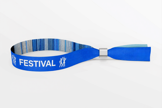Niebieska tkana opaska materiałowa z białym logo festiwalu